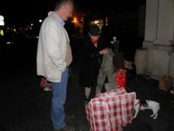 Deux SDF : la vieille dame et son chien