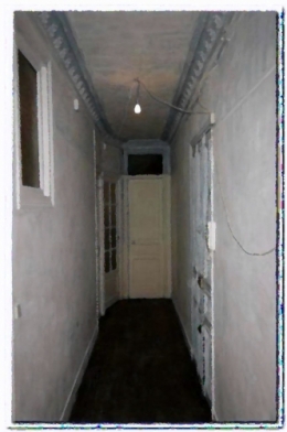 Le long couloir la nuit.jpg
