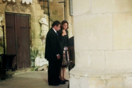 Derrière un pilier.jpg
