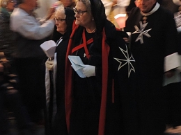 dames procession.jpg