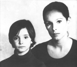 cria cuervos mère et fille.jpg