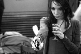 V4.IsaF_Fille tirant.jpg
