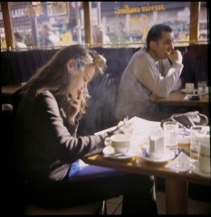 édith fume.jpg