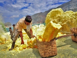 Kawa Ijen-soufre_05_Alain-Issock_09.jpg