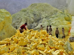 Kawa Ijen-soufre_04_Alain-Issock_06.jpg