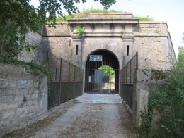 Fort-Benoit_entrée_450.jpg