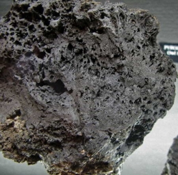 Death_valley_pyrolusite1.jpg
