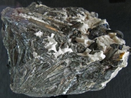 Death_valley_stibnite1.jpg