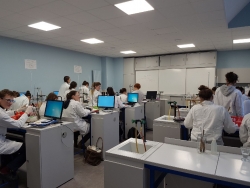 Salle de TP de chimie