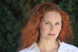 Woman_redhead_natural_portrait.jpg