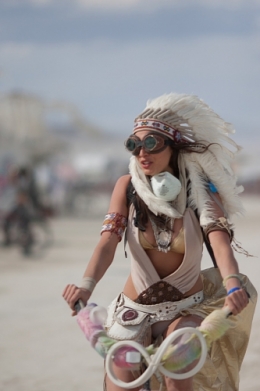 Coachella-vibe-woman-with-Native-Marican-headdress-at-Burning-Man-2015-683x1024.jpg