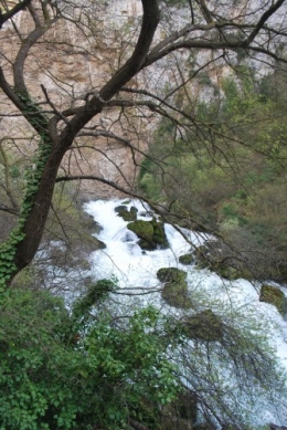 fontaine,source,résurgence,exsurgence,vallis clausa,vaucluse,pétrarque,plongée,gouffre