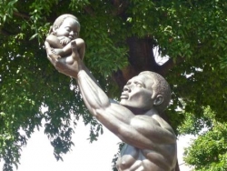 Sculpture "Behold". African Pride!