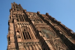 La cathédrale de Strasbourg en contre-plongée
