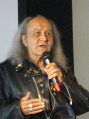 GUY6a00d83451be9569e200e554c021448833.jpg