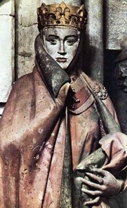 reine-statue-2.jpg
