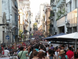 Foule à Buenos Aires - San Telmo.JPG