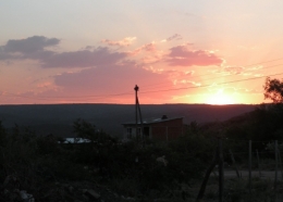 Cabane au coucher de soleil.JPG
