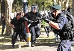 Police Macri Borda - P12.jpg