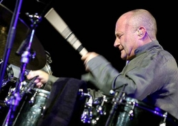 680599_philcollins11chicagoil2iz7.jpg