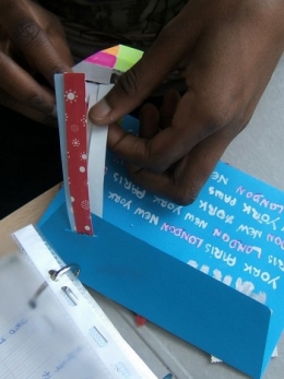 atelier,atelier d'art postal,collage,art postal,école primaire,collège,bibliothèque