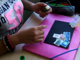 atelier,atelier d'art postal,collage,art postal,école primaire,collège,bibliothèque