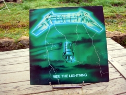 vinyls,lps,33t,accept,ace,acdc,a.d.x,autograph,black sabbath,def leppard,dokken,exodus,thorogood,judas priest,king diamond,kingdom come,kiss,loudness,magnum,megadeath,metallica,motörhead,ozzy,running wild,scorpions,slayer,trust,van halen,venom,collectors