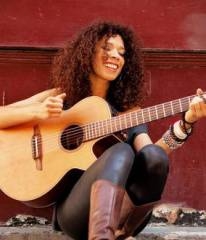 flavia coelho,chanteuse,brésilienne