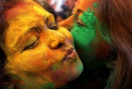 holi.jpg