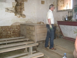 CHANTIER DANS L EGLISE