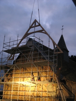 POSE DE LA FERME DE RIVE MEDIEVALE