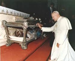St JP II - reliques Ste Maria Goretti.jpg