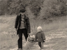 bricolage, enfants, joie, loisirs, papa, paternité, sainteté, famille, hommes adorateurs