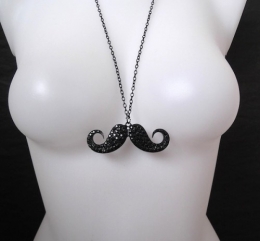 moustache,barbe,collier