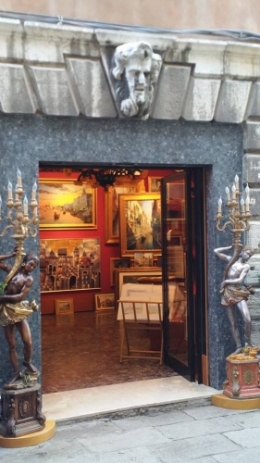 Paco - Venise - antiquaire.jpg