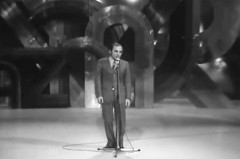 guitare,django edwards,esta tonne,instrufemme,truman capote,la guitare de diamants, aznavour, les deux guitares
