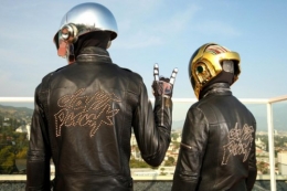 daft punk,milla jovovich,ménage à trois