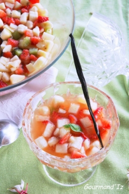 soupe de fruits, basilic, vanille, fraise, banane, kiwi, pêche
