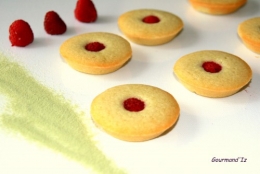 financiers,thé matcha,framboises
