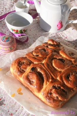 chelsea buns, noisettes, raisins secs