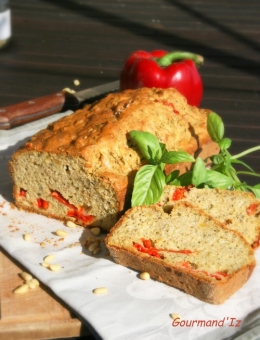 recette de cake salé,pesto,pignons,basilic,poivron