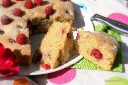 gâteau moelleux, coco, framboises