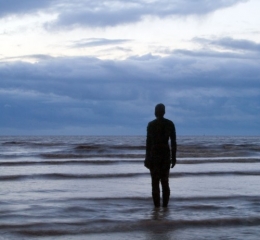 Antony_Gormley_-_Another_Place_-_Crosby_Beach_02.jpg