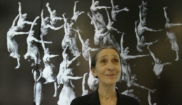 2-photos-people-spectacle-Pina-Bausch-souriante.jpg