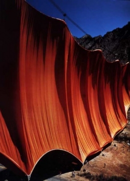 christo_valley_curtain.jpg