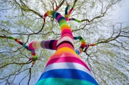 2-street_art_june_2_yarn_crochet1-600x398.jpg