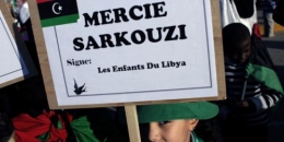 1507176_3_8dfc_une-petite-fille-libyenne-tient-une-pancarte_68a9f6f13709e00320d9f15f508a7681.jpg