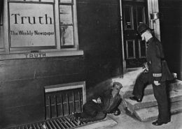 Only_were_to_be_seen_the_policemen_flashing_their_dark_lanterns_into_doorways_and_alleys-1112x789.jpg