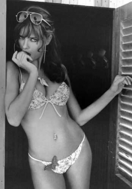sexy_bikini_adriana_lima_beach_img1028001-web.jpg