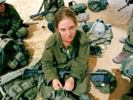 IsraeliWomenSoldiers2-1.jpg